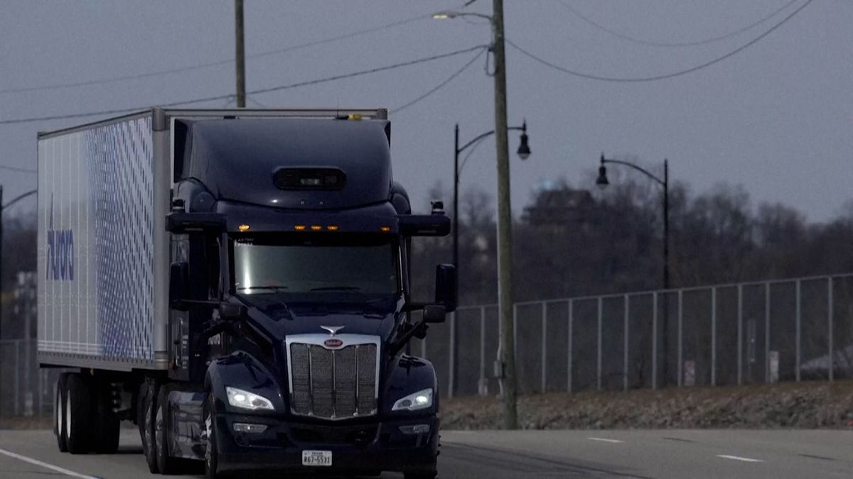 Na texaské dálnice míří kamiony bez řidičů, převážet budou desítky tun zboží